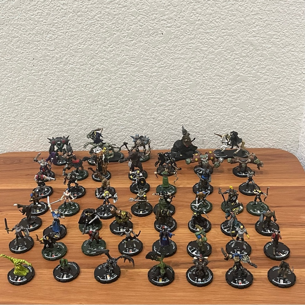 Lot of 50 Mage Knight Miniatures WizKids Games Figures 2000/2001